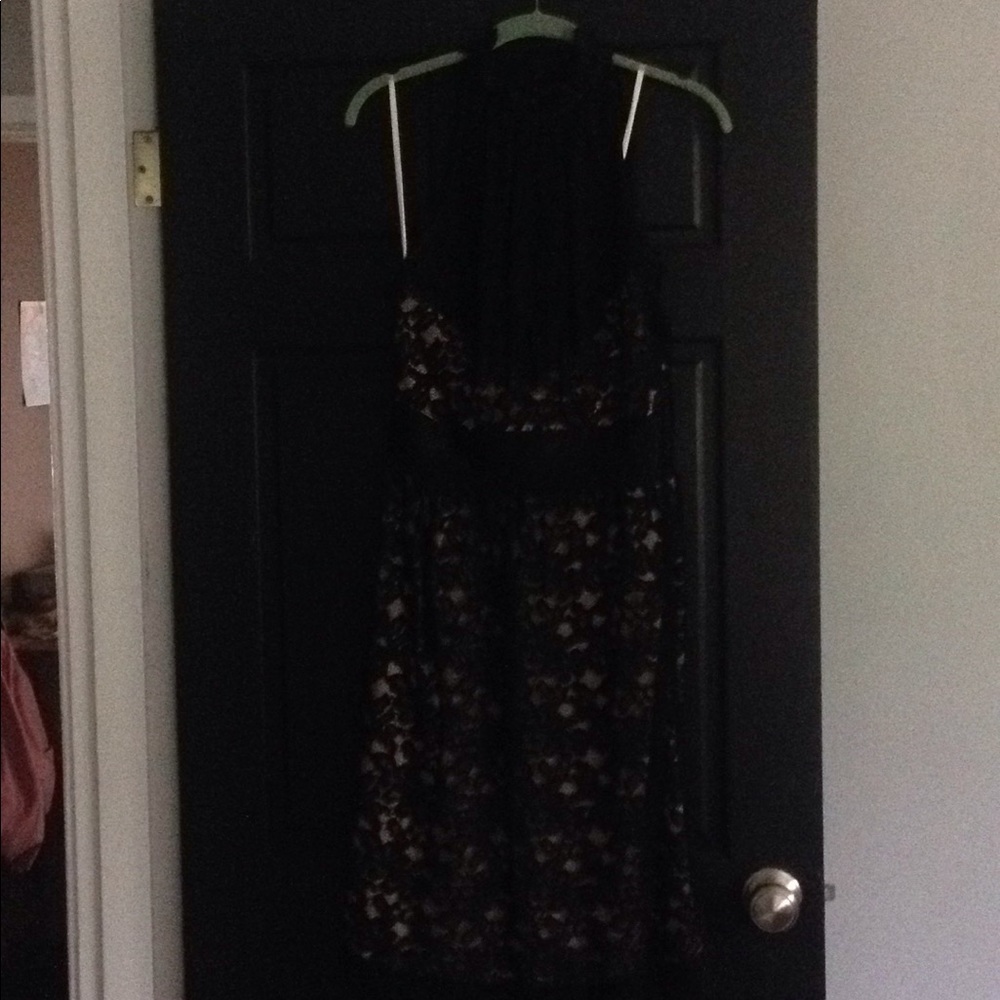 Black lace sleeveless midi dress